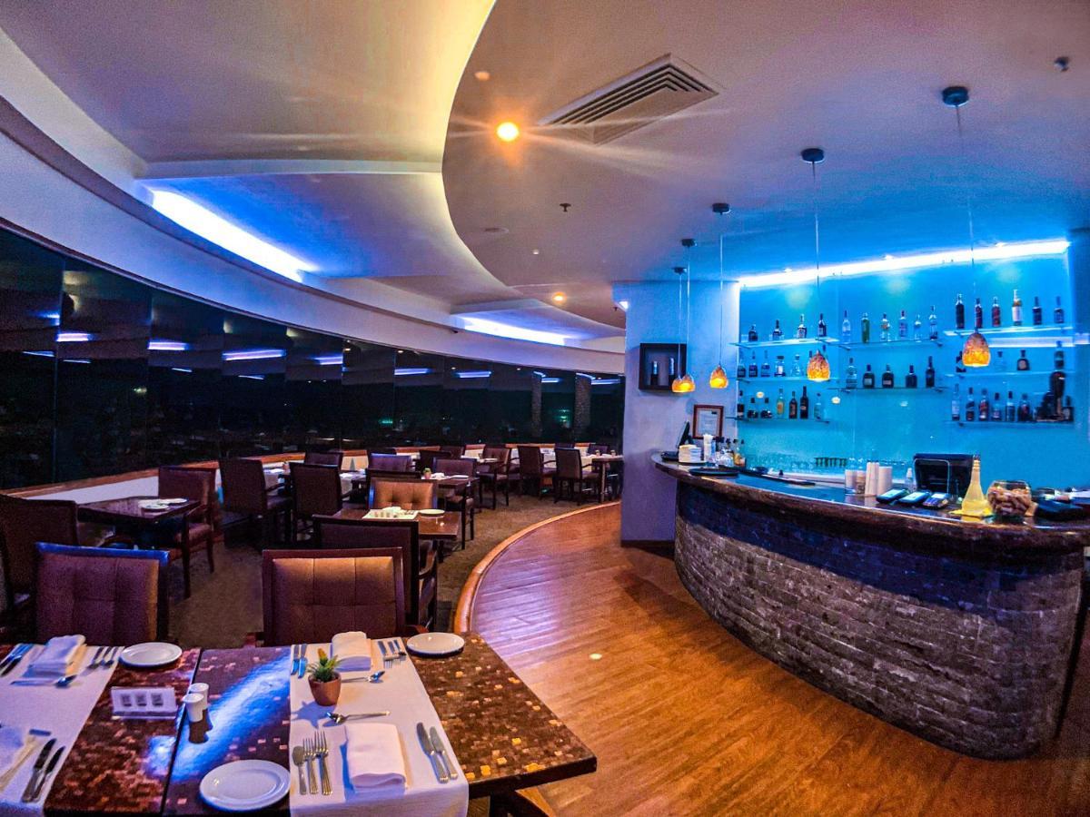 Hotel Dann Carlton Barranquilla Y Centro De Convenciones Exterior foto The bar at the 360° Restaurant