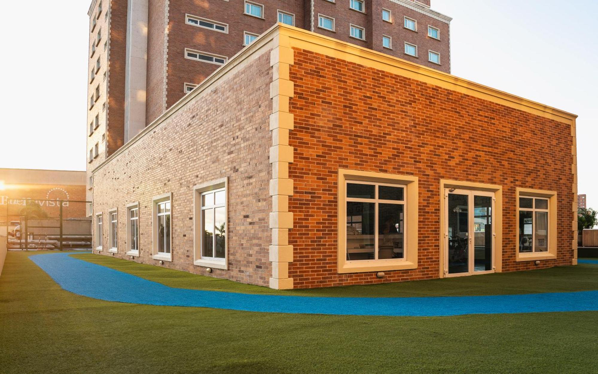 Hotel Dann Carlton Barranquilla Y Centro De Convenciones Exterior foto The exterior of the school's building