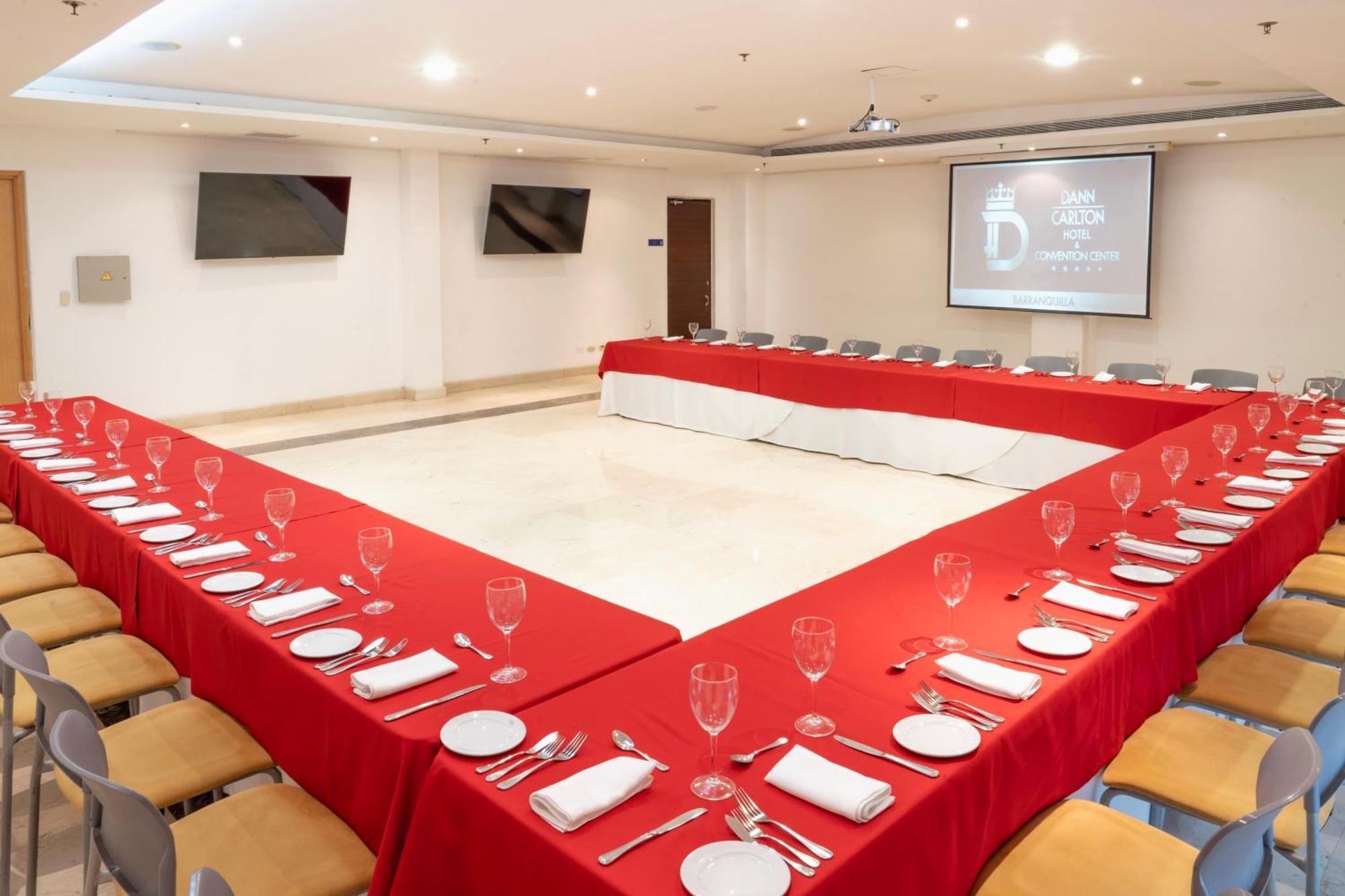 Hotel Dann Carlton Barranquilla Y Centro De Convenciones Exterior foto The U-shaped table