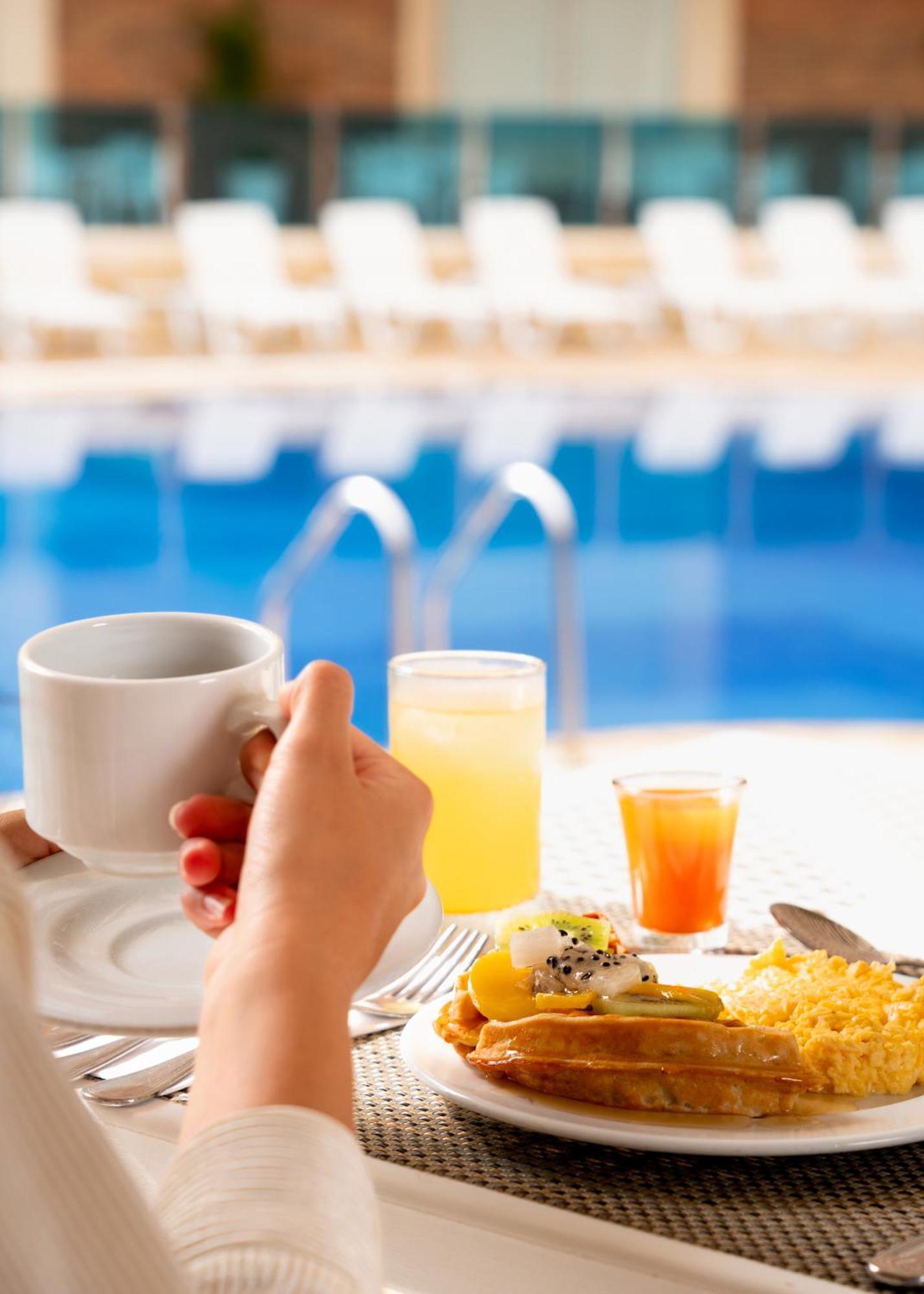 Hotel Dann Carlton Barranquilla Y Centro De Convenciones Exterior foto A breakfast with orange juice